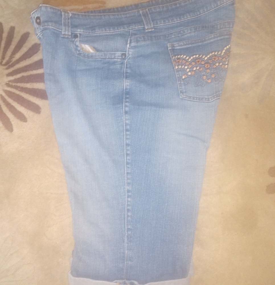 WOMAN Capri